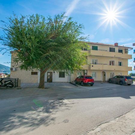 Apartment Zdravko-with parking Omiš Zewnętrze zdjęcie