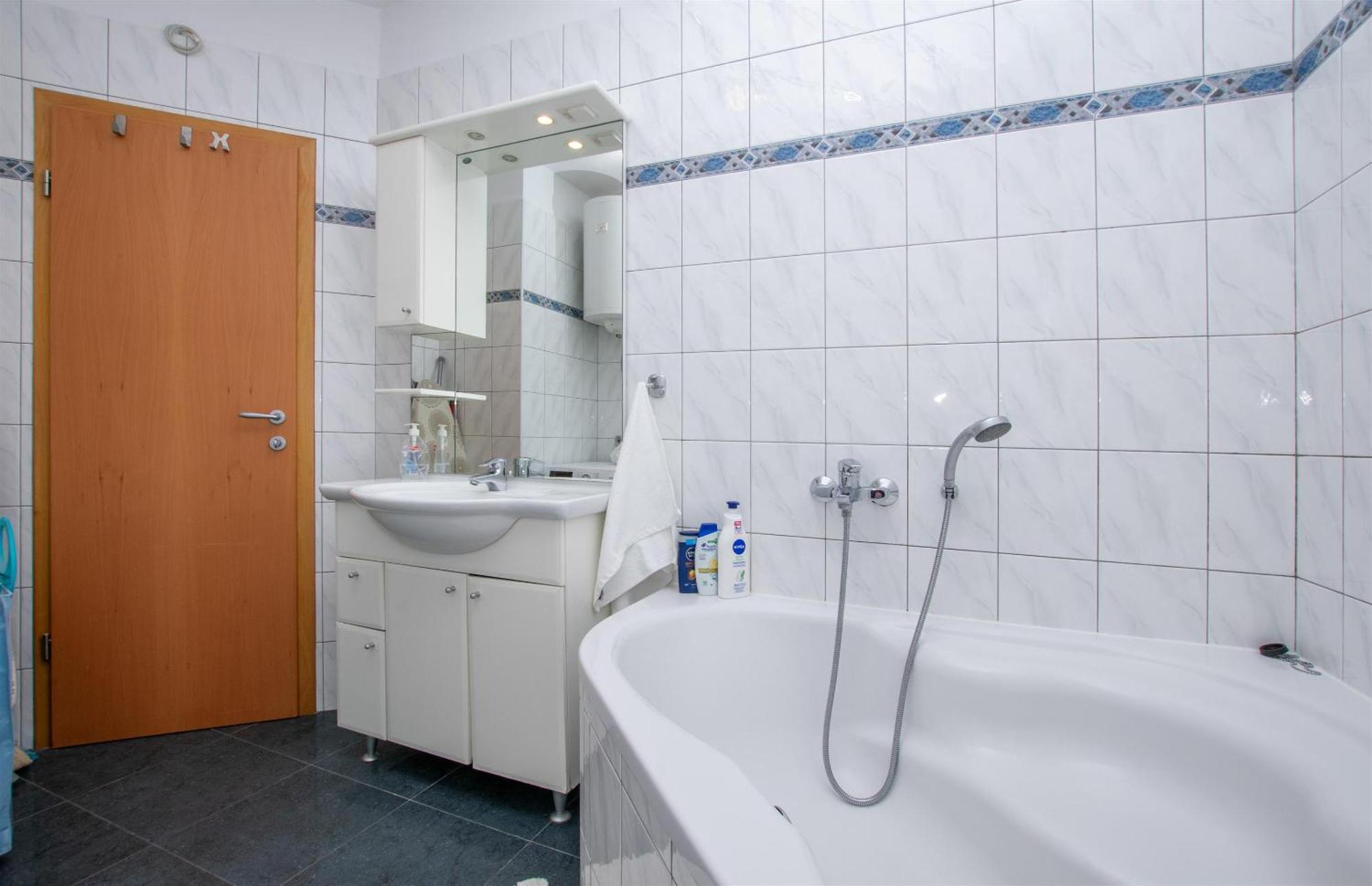 Apartment Zdravko-with parking Omiš Zewnętrze zdjęcie