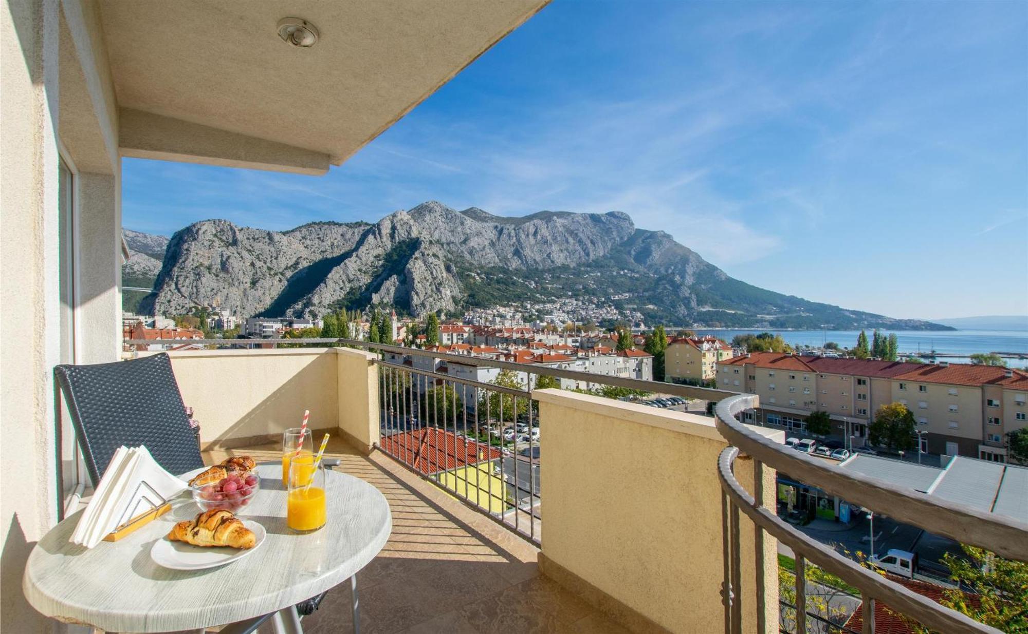 Apartment Zdravko-with parking Omiš Zewnętrze zdjęcie