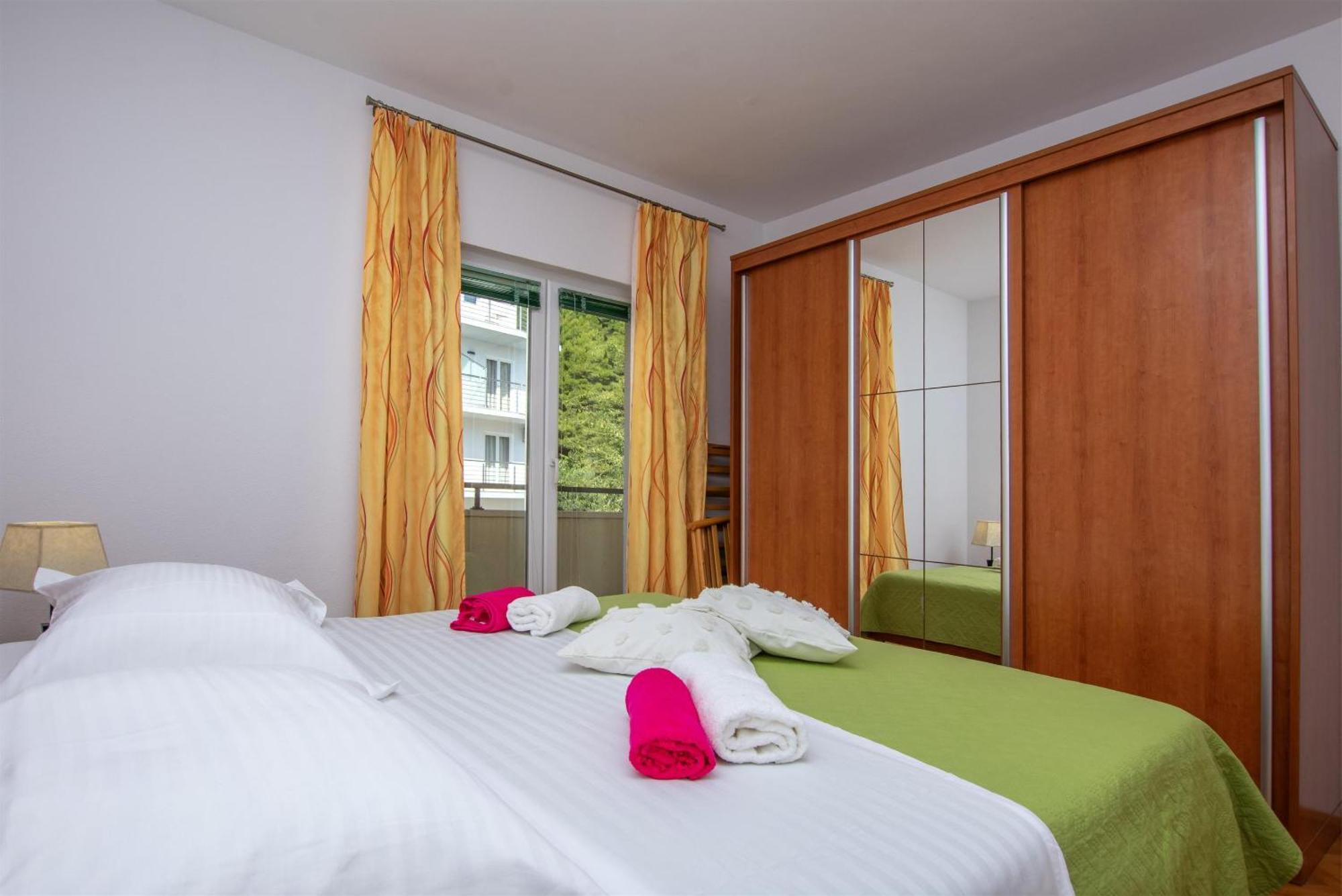 Apartment Zdravko-with parking Omiš Zewnętrze zdjęcie